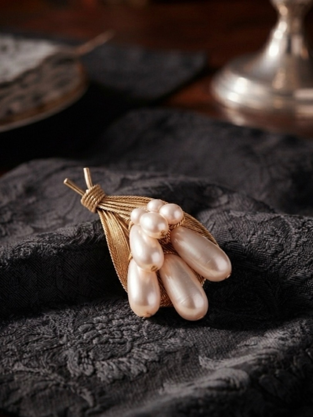 Vintage “Lilly of the Valley” goldtone pin!